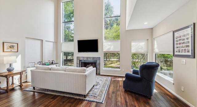 Photo of 214 Sugarberry Cir, Houston, TX 77024