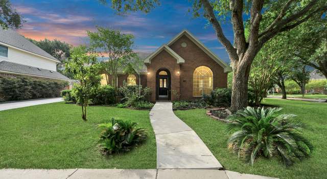 Photo of 2019 Teakwood Pl, Sugar Land, TX 77478