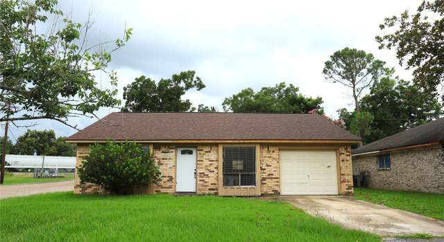 Photo of 601 E Plum St, Angleton, TX 77515