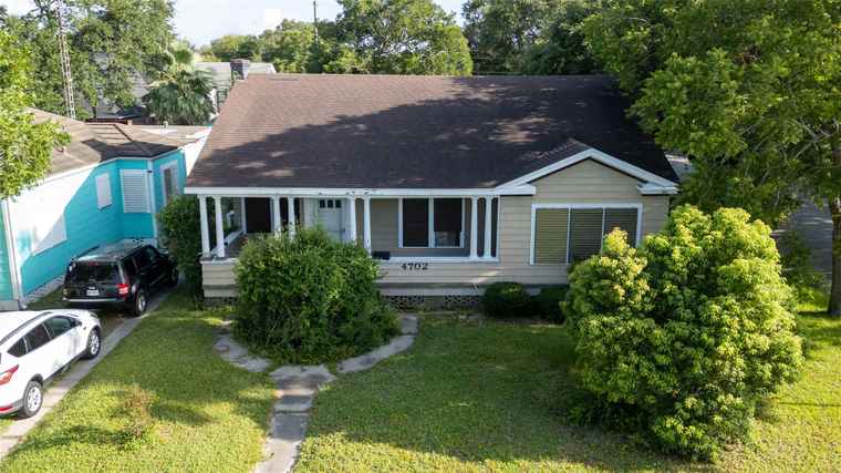 Photo of 4702 Bernardo De Galvez Ave Galveston, TX 77551