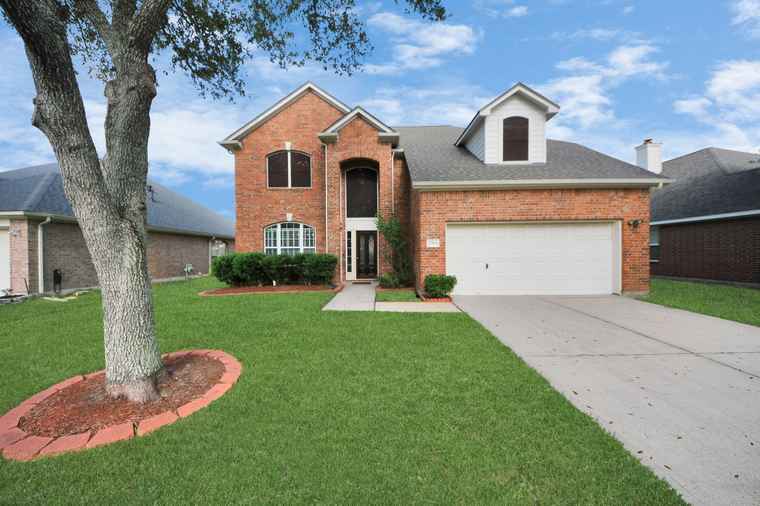 Photo of 2504 Sunfire Ln Pearland, TX 77584