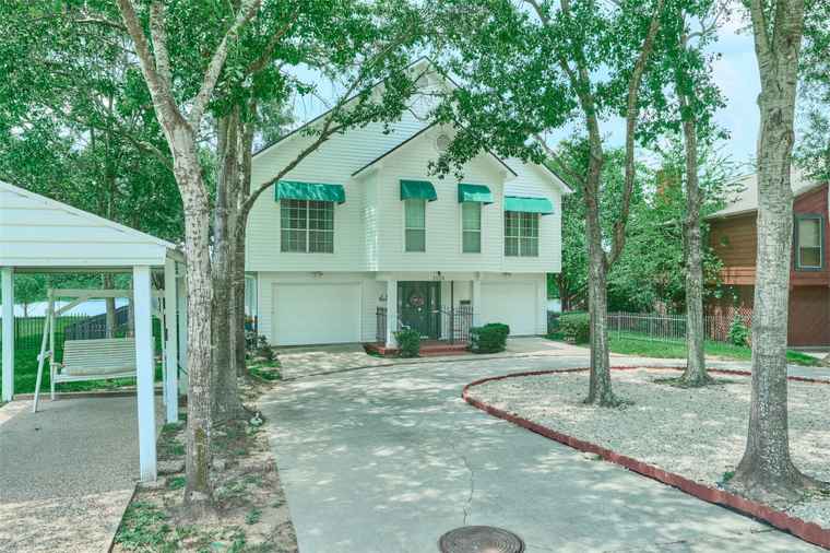 Photo of 1103 N Hunting Tower Run Conroe, TX 77316
