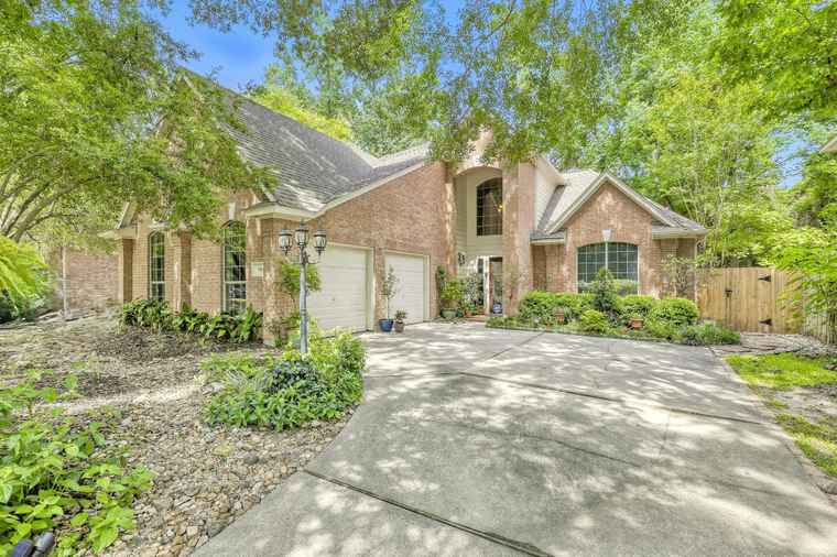 Photo of 98 S Dreamweaver Cir The Woodlands, TX 77380