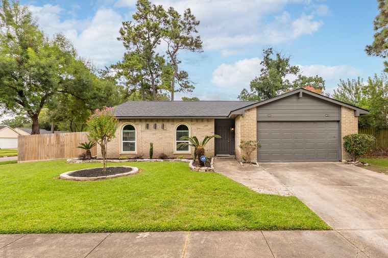 Photo of 2807 Canary Ln Humble, TX 77396