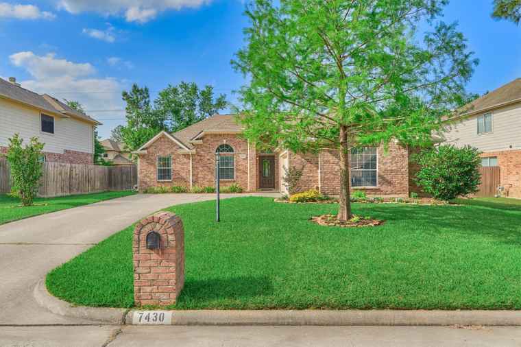 Photo of 7430 Stonesfield Pl Spring, TX 77389