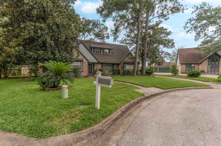 Photo of 410 Shadywood Cir Conroe, TX 77304