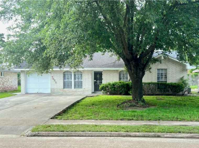Photo of 7625 Parker Rd Houston, TX 77016
