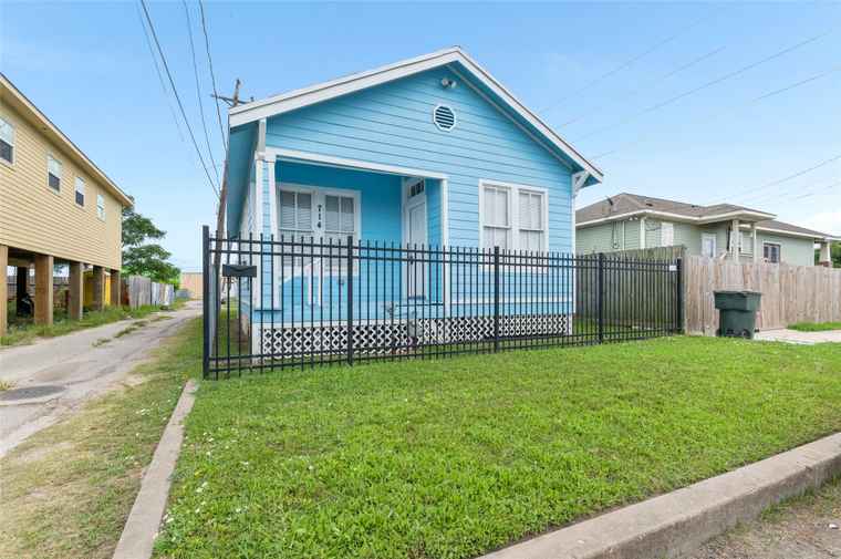Photo of 714 44th St Galveston, TX 77550