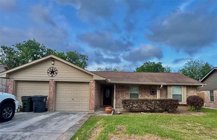 Photo of 13642 Greenridge Dr Sugar Land, TX 77498