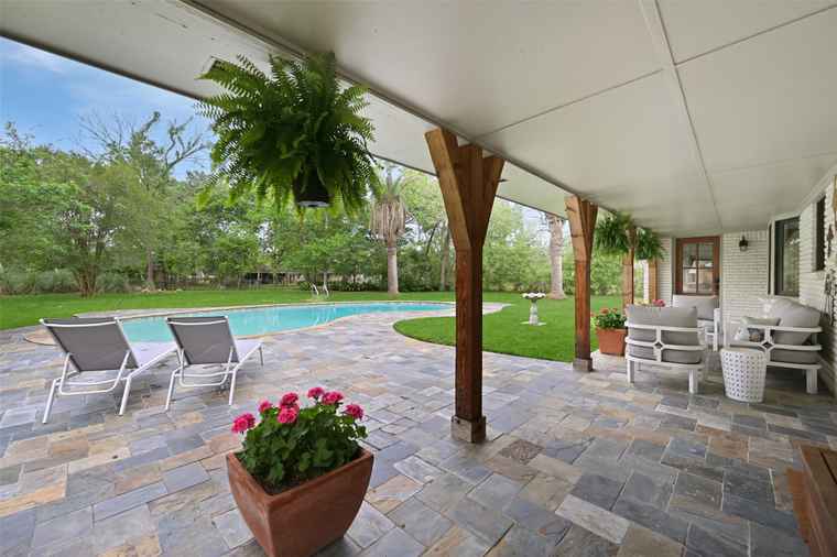 Photo of 2006 Deepbrook Dr Pearland, TX 77581