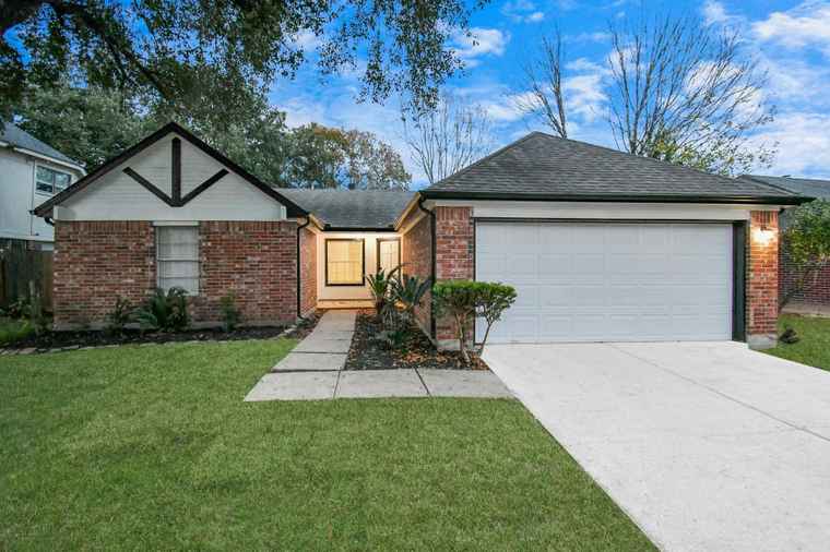 Photo of 4915 Pecan Grove Dr Pearland, TX 77584