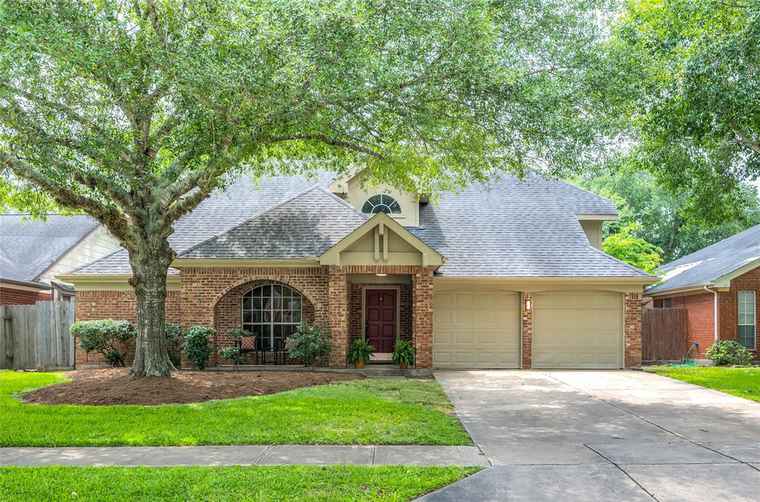 Photo of 2910 Bentley Ct Pearland, TX 77584
