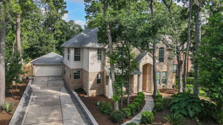 Photo of 7 Sunny Oaks Pl Conroe, TX 77385