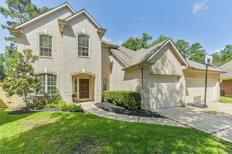 Photo of 227 Fairwind Trail Dr The Woodlands, TX 77385
