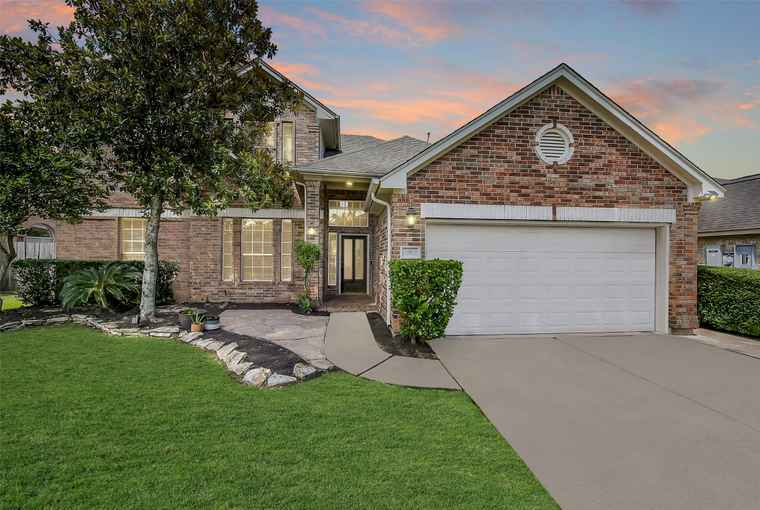 Photo of 1203 Shadowbend St Pearland, TX 77581