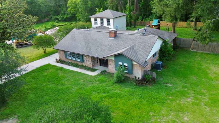 Photo of 208 Sherbrook Cir Conroe, TX 77385