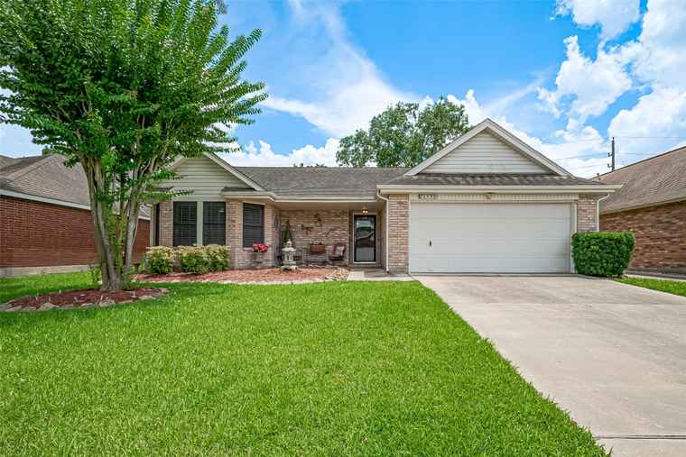 Photo of 2738 N Larkspur Cir Pearland, TX 77584