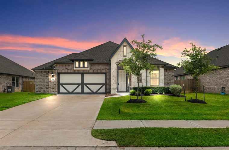 Photo of 3616 Meadow Pass Ln Pearland, TX 77581