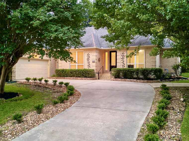 Photo of 141 April Waters Dr N Montgomery, TX 77356