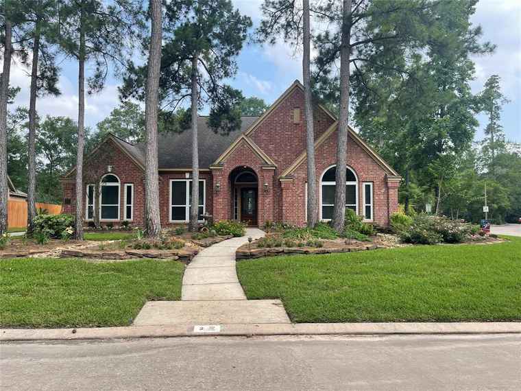 Photo of 2 Long Lake Pl The Woodlands, TX 77381
