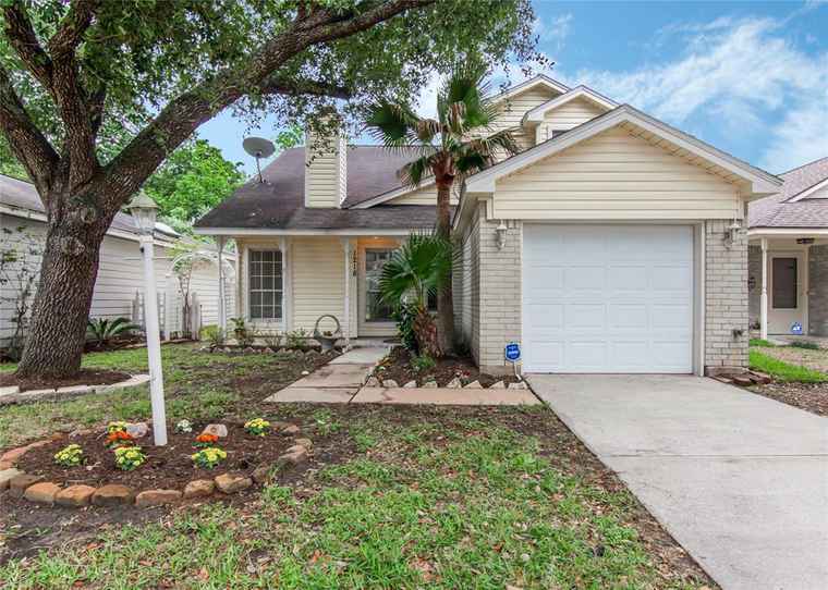 Photo of 1218 Chelsea Ln Pearland, TX 77581