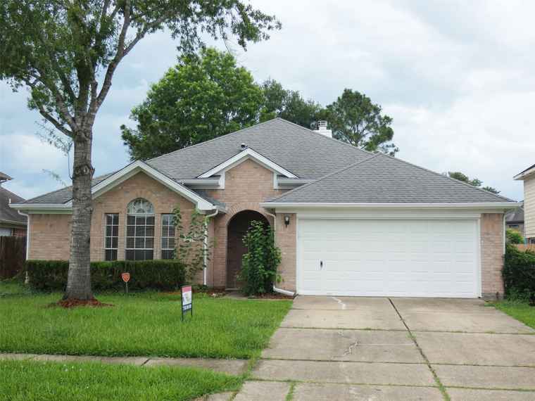 Photo of 3015 Davey Oaks St Pearland, TX 77584