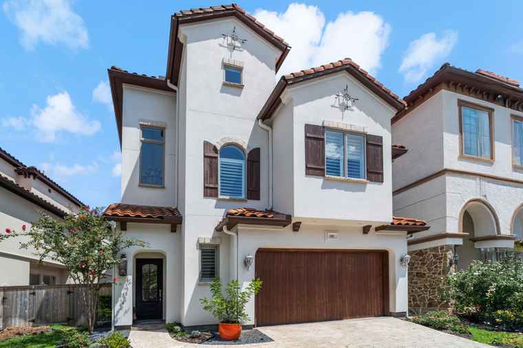 Photo of 810 Old Oyster Trl Sugar Land, TX 77478