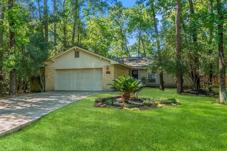 Photo of 32 Pinewood Forest Ct The Woodlands, TX 77381
