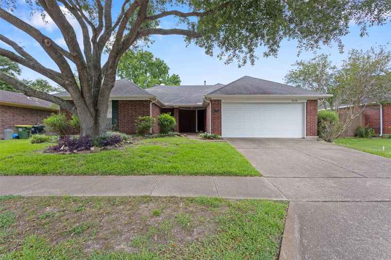 Photo of 2120 Westminister St Pearland, TX 77581