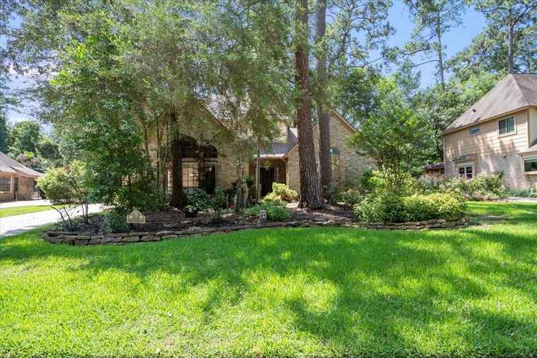 Photo of 102 S Placid Hill Cir The Woodlands, TX 77381