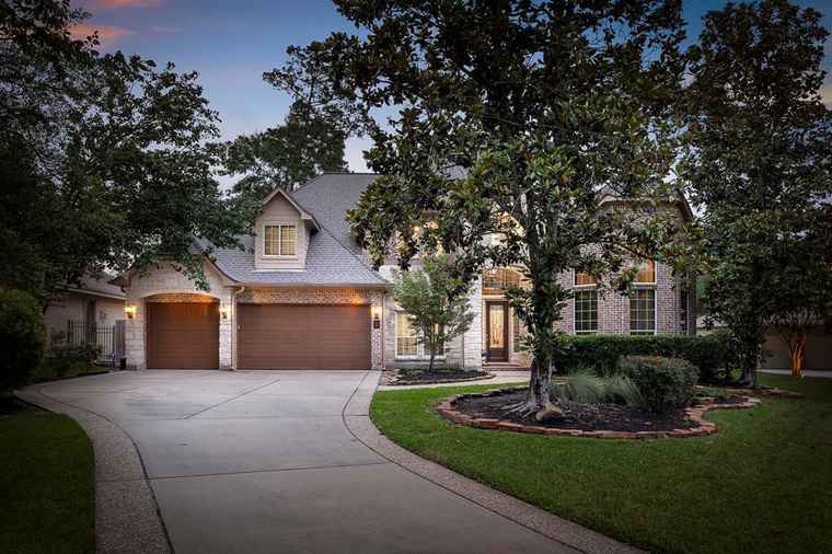 Photo of 10 Silver Maple Pl The Woodlands, TX 77382