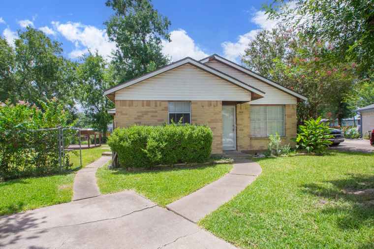 Photo of 4641 Orange Cir S Pearland, TX 77581