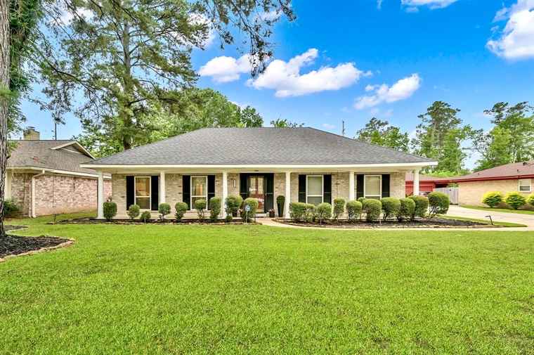 Photo of 2122 Deer Valley Dr Spring, TX 77373