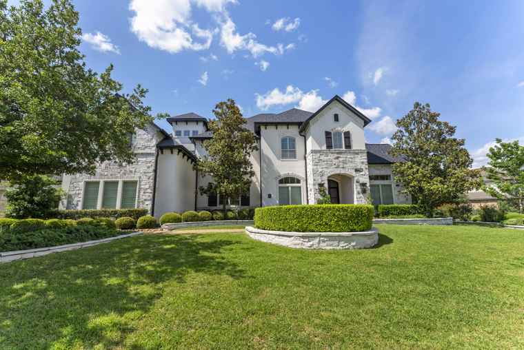 Photo of 6 N Player Crest Cir The Woodlands, TX 77382