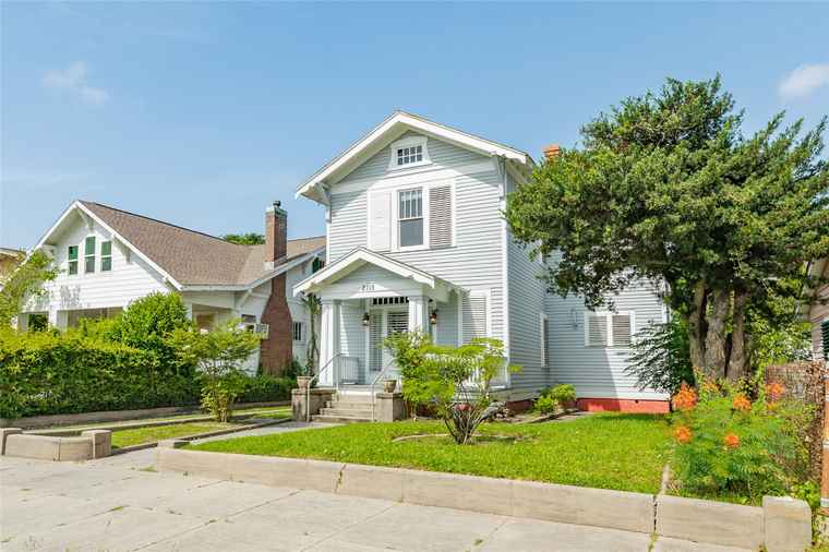 Photo of 2115 31st St Galveston, TX 77550