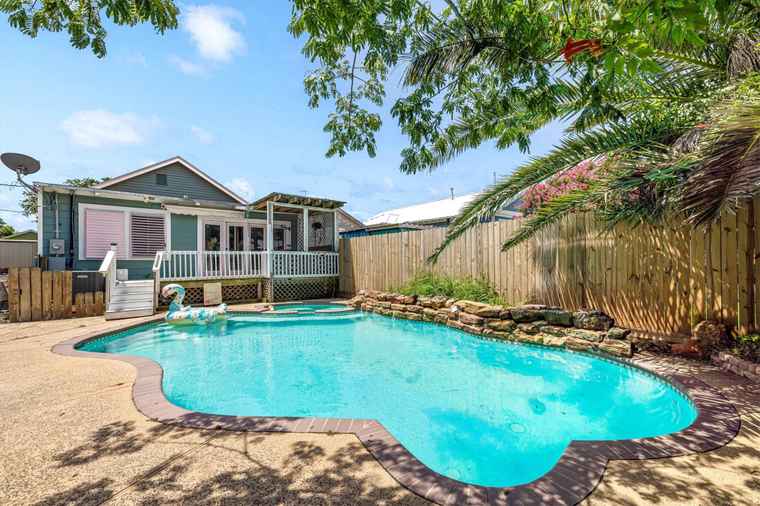 Photo of 5012 Avenue P 1/2 Galveston, TX 77551