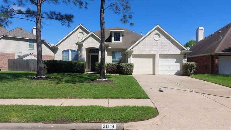 Photo of 3019 Summercrest Dr Pearland, TX 77584