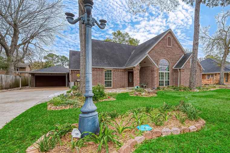Photo of 2711 Yost Blvd Pearland, TX 77581