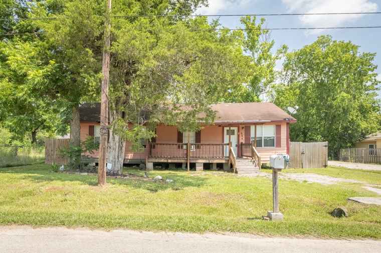 Photo of 804 Avenue E Conroe, TX 77301