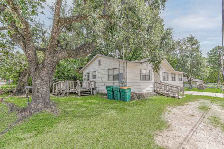 Photo of 1404 N San Jacinto St Conroe, TX 77301