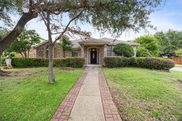 Photo of 2103 Timberview Dr Mesquite, TX 75149