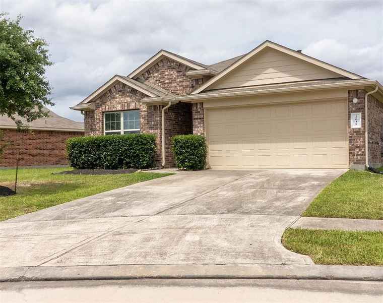 Photo of 2619 Ski Lodge Dr Spring, TX 77373