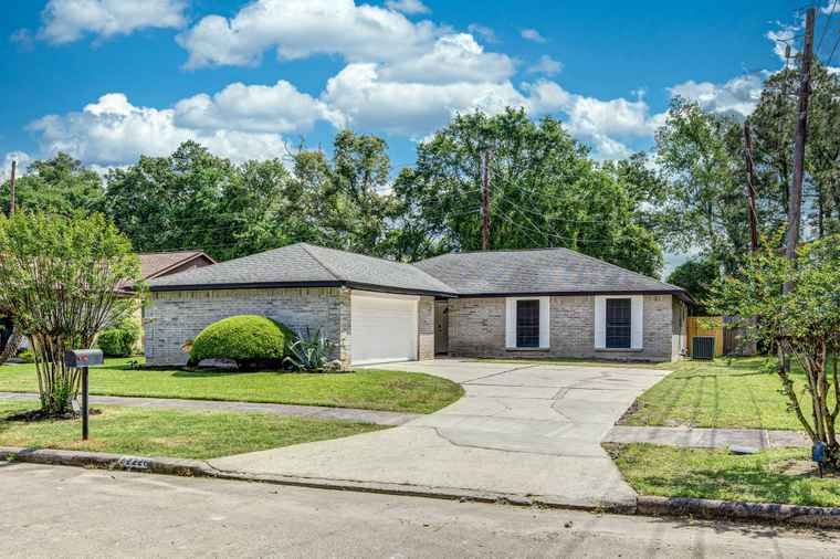 Photo of 22226 Waynegate Dr Spring, TX 77373