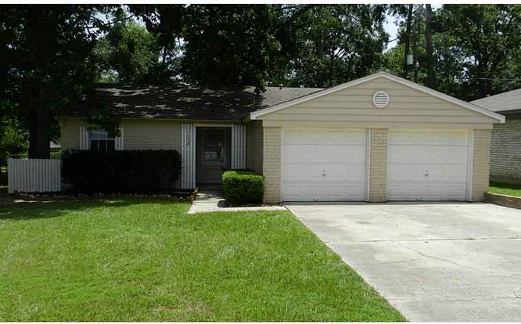 Photo of 113 Nottingham Ln Conroe, TX 77301