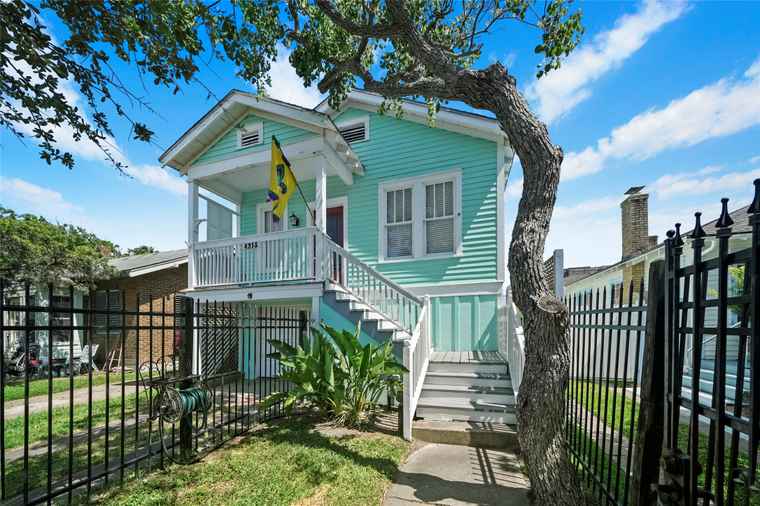 Photo of 4213 Avenue T 1/2 Galveston, TX 77550