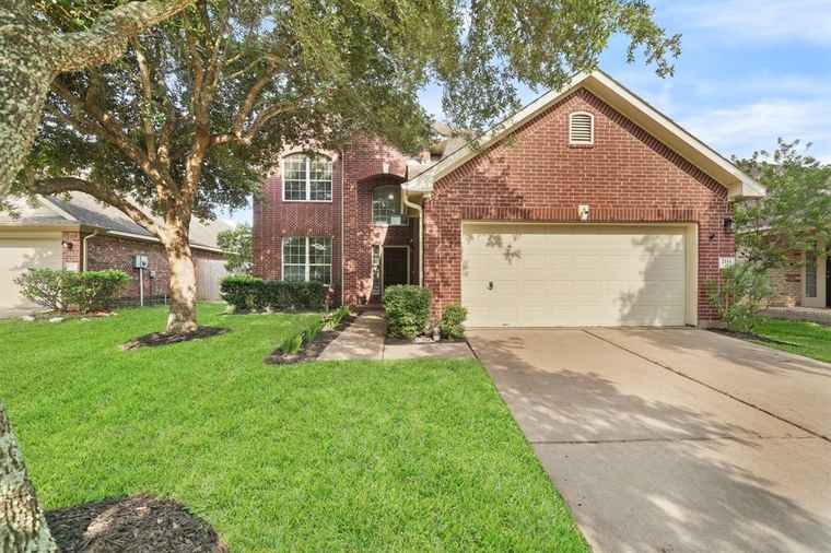 Photo of 2114 Crestwind Ct Pearland, TX 77584