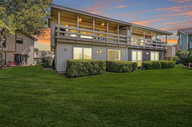 Photo of 36 April Point Dr N Montgomery, TX 77356
