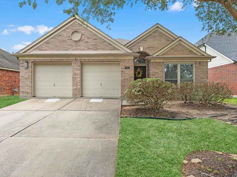 Photo of 2042 Shore Breeze Dr Pearland, TX 77584