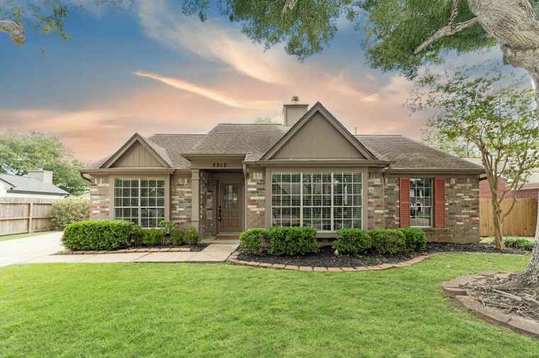 Photo of 5212 Spring Branch Dr Pearland, TX 77584