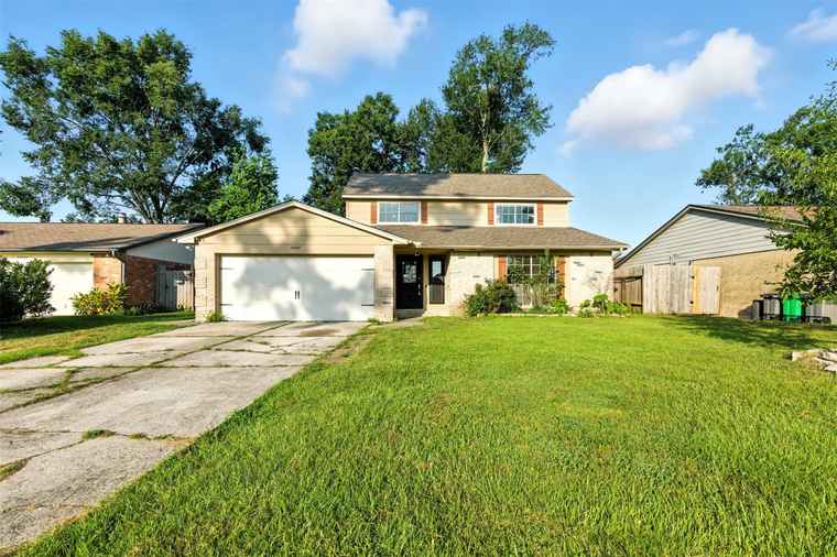 Photo of 23927 Verngate Dr Spring, TX 77373